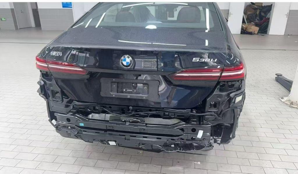 运损折扣新车
宝马530Li
指导价408000
包修复，裸车出
28.5，可领