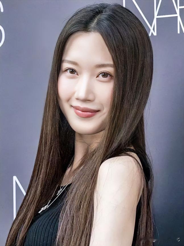 韩娱资讯，演员文佳煐近日现身韩国，在首尔出席了某品牌举行的宣传活动。 ​​​