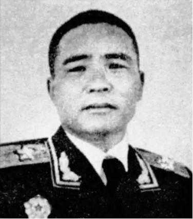 1950年，恩施军分区司令员王定烈乘车去剿匪，途中听说参谋出发前打了电话，感觉不