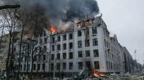 这一夜，乌克兰多个城市几乎被导弹和无人机同时笼罩，基辅、第聂伯罗、哈尔科夫、敖德