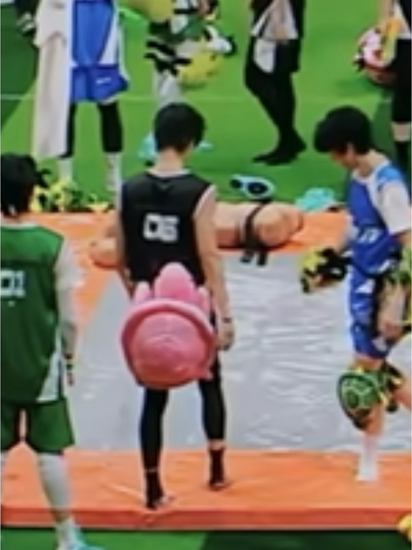 小鸭子过河 