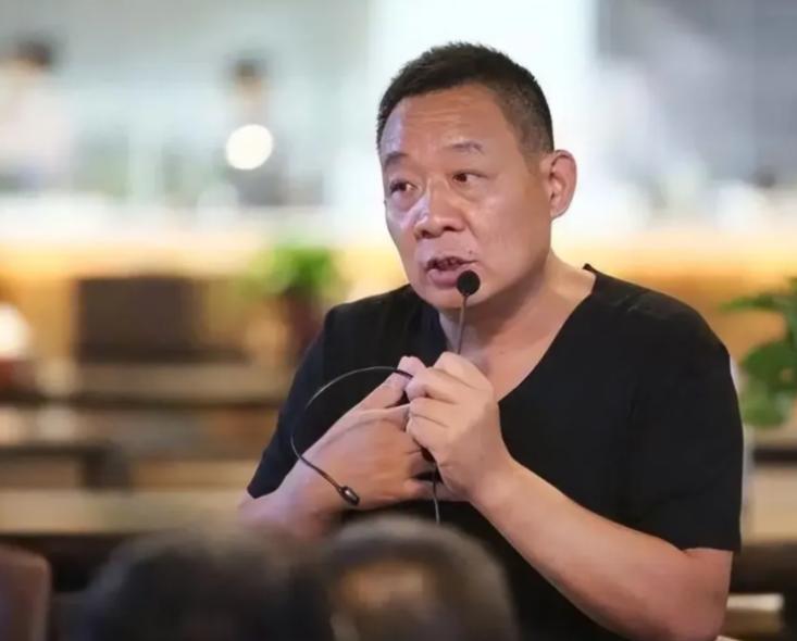 涨租2000万那天，于东来没还价，第二天通知下来：关店。房东傻了—一年六七千万利