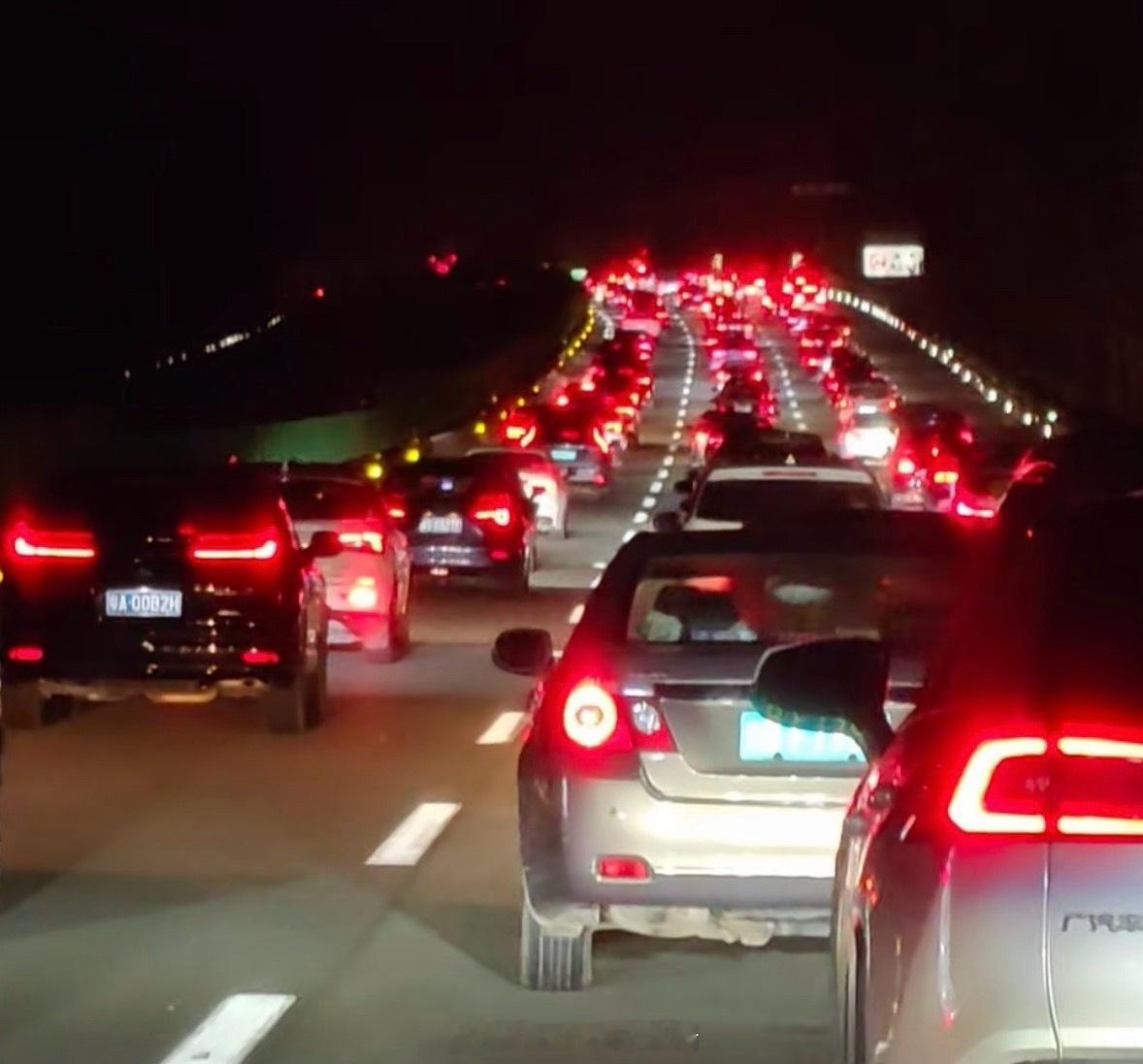 高速免费有司机超5秒付1384元当练手了 下次提前一个口出 讲真 这种冲刺感简直