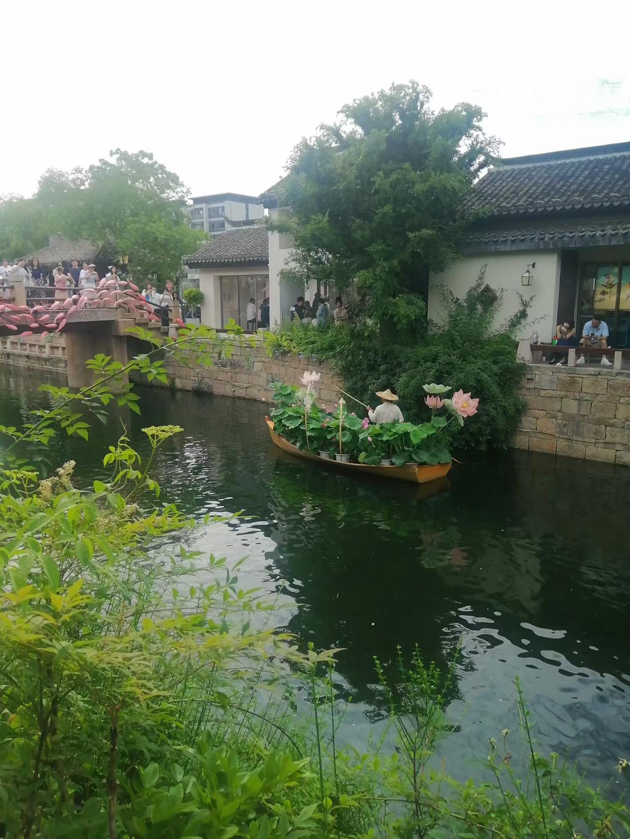 我家最老的信件就是外公写给我的信，那时候外婆刚去世，我还在服装厂上班，还没成家呢