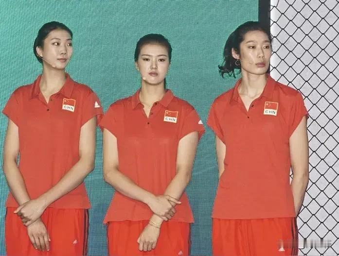 你的样子，是中国女排永不褪色的星光！
 里约赛场的硝烟里，你扣杀时绷紧的肌肉线条