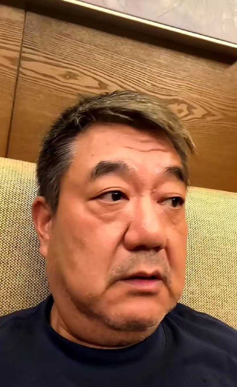 不装了，摊牌了。

演员董勇续保遇到业务员冷漠推诿，整整拖了一个月，气愤之下发视