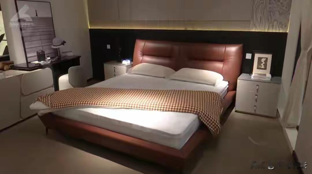 云南昆明，一女子结婚，选家具时看上一张1.8米的床，床和床垫5480元，女子支付