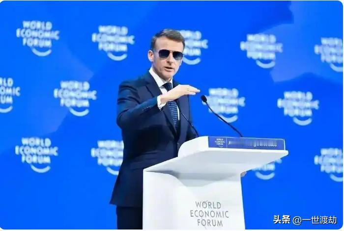 草台班子：法国。
再具体一点是聊聊法国现任总统马克龙，这位马克龙在最近一次世界级