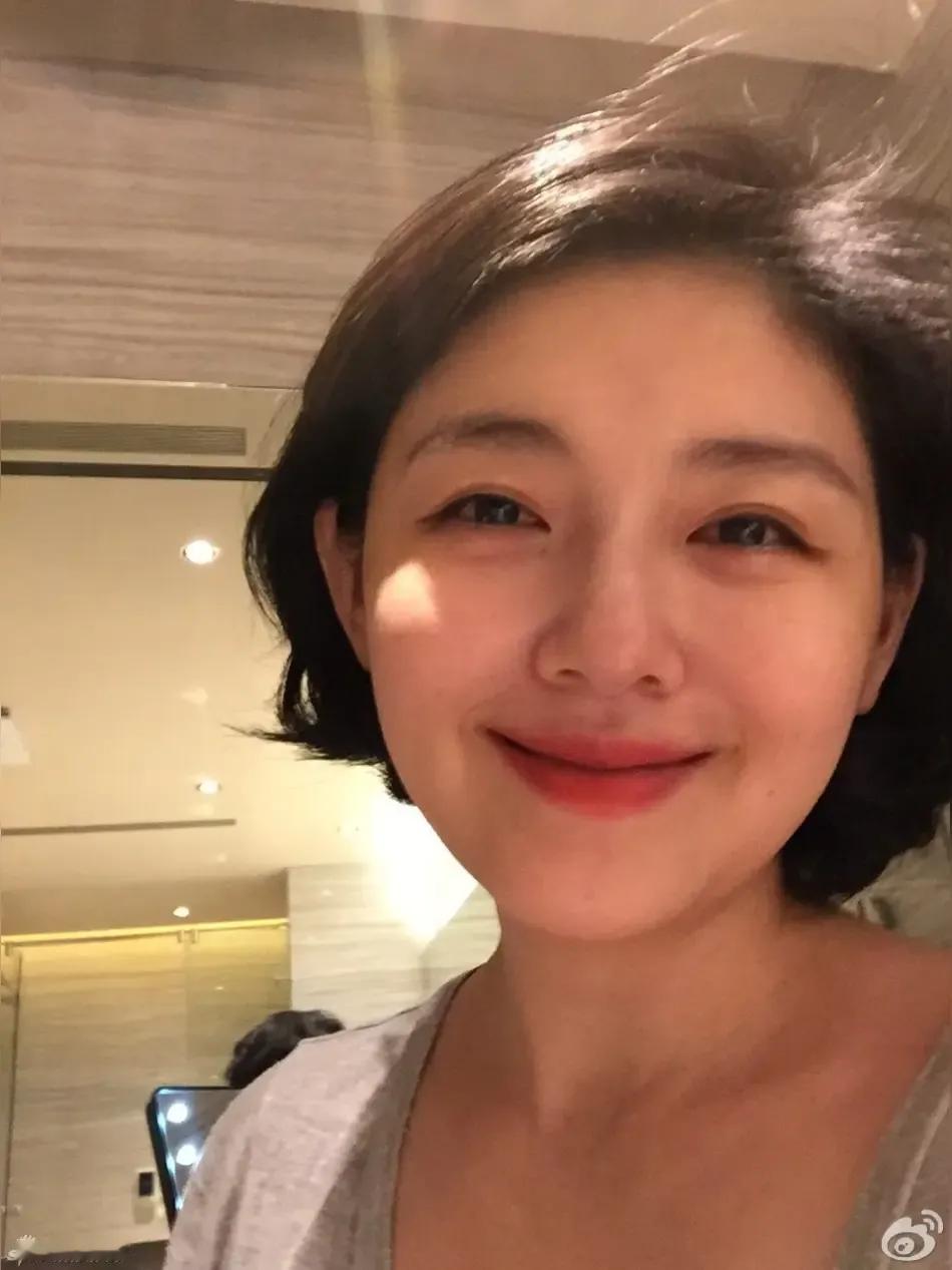 近日，小S通过社交媒体透露，其姐姐大S已经平安返回家中。针对此前关于大S健康状况