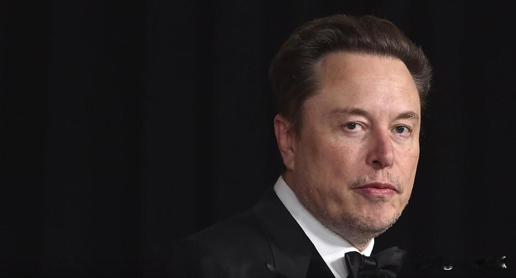 马斯克真是祖坟冒青烟了，不要考公务员，不要一层层熬资历打怪，直接成为了美国一个新