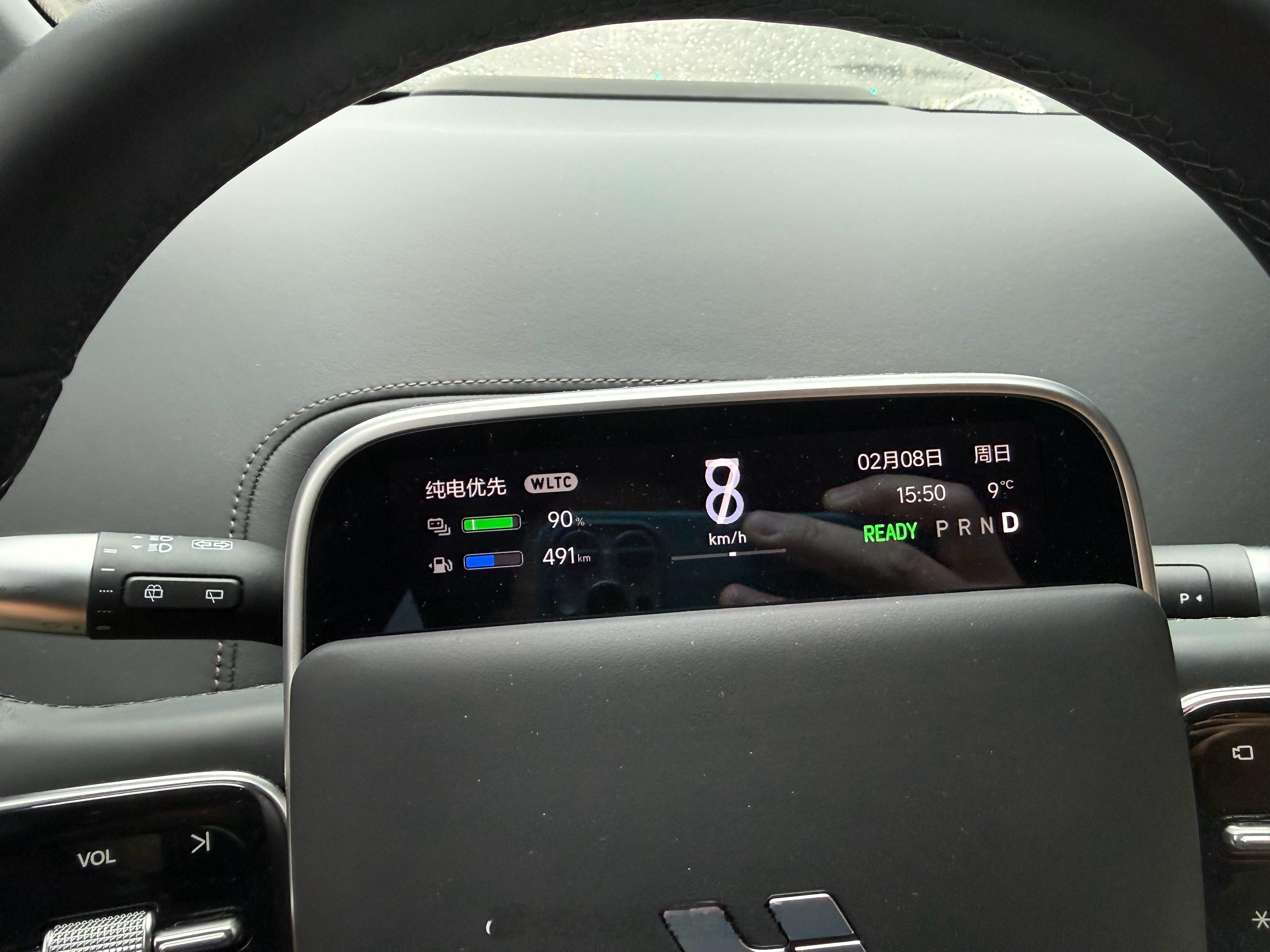 这块小屏幕好用，清晰，质感很好。不希望未来会取消它，理想车型很多地方都很有新意，