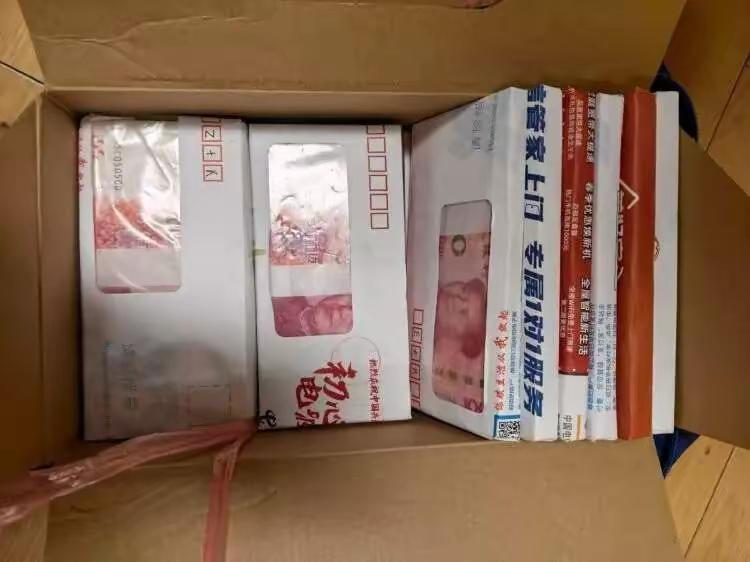 环卫工拾金不昧！30万养老钱藏牛奶箱被误丢，上海警方精准溯源完璧归赵
 
在上海