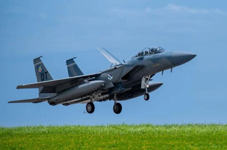 F-15EX战机首次部署冲绳
美国空军首次在日本冲绳嘉手纳空军基地部署两架波音F
