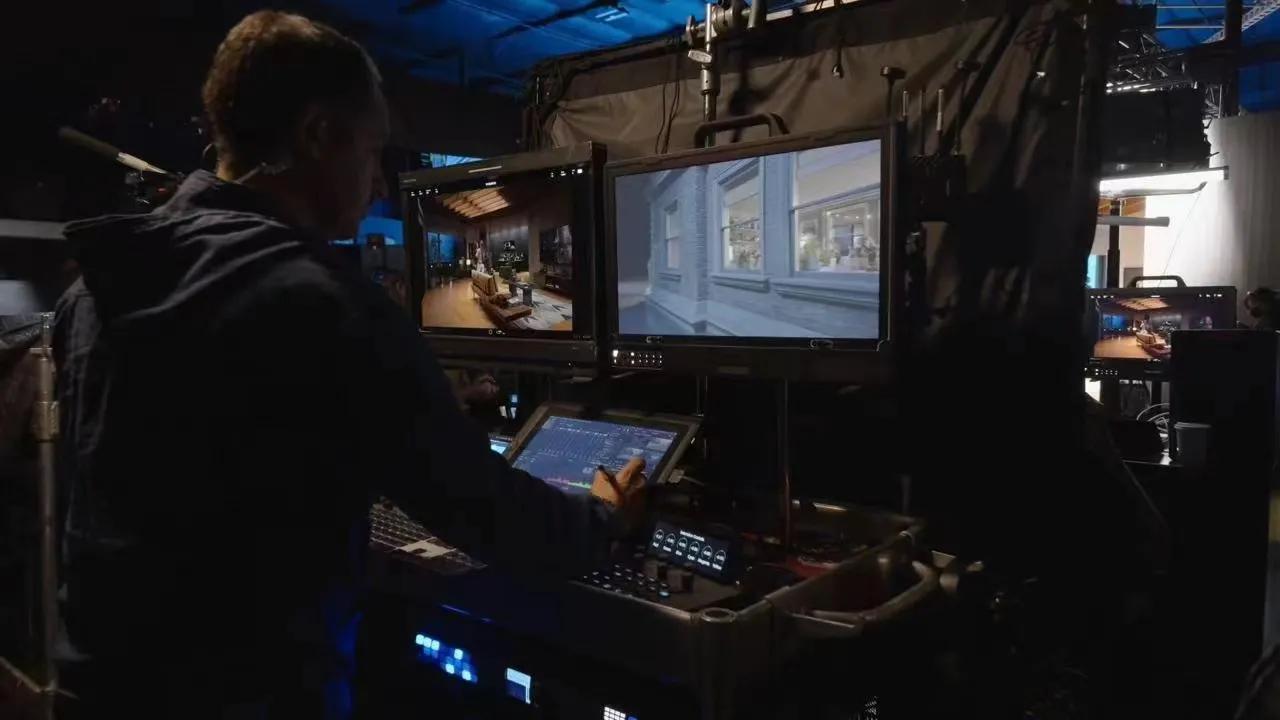 苹果发布会虽然是用iPhone拍摄的，但iPhone应该是这堆设备中最便宜的。#