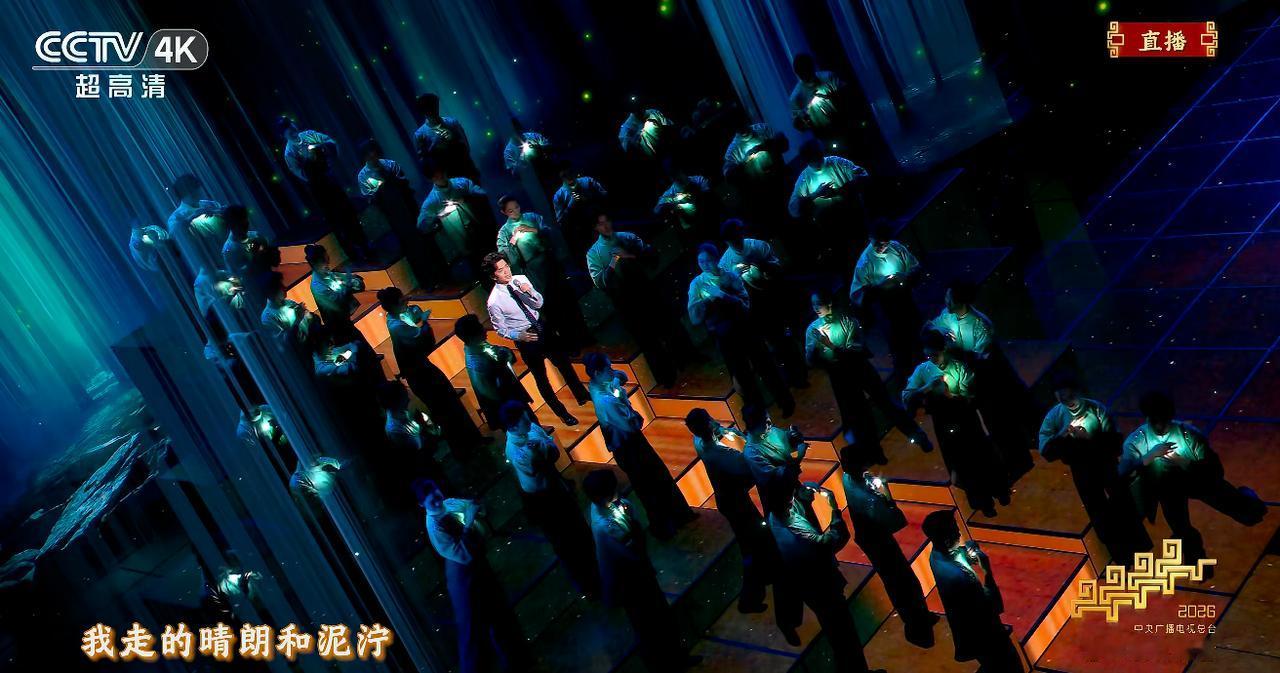 今年的春晚中，歌曲方面要比语言类节目强太多，可以说语言类节目没有一个成功的，没有