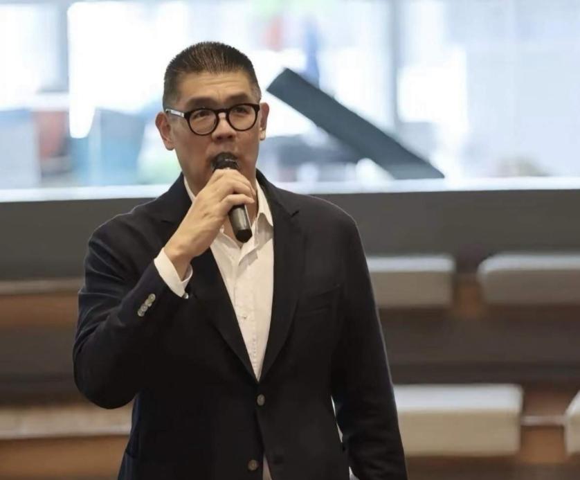 连胜文突然摊牌！直指台当局靠军购发财。

5 月 17 日，国民党副主席连胜文在