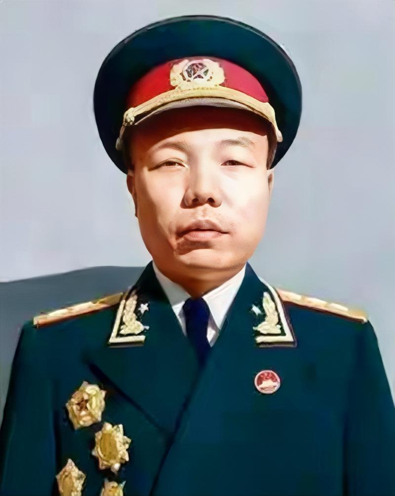 他13岁和毛主席相识，被称“娃娃司令”，26年后，39岁的他成为新中国最年轻的开