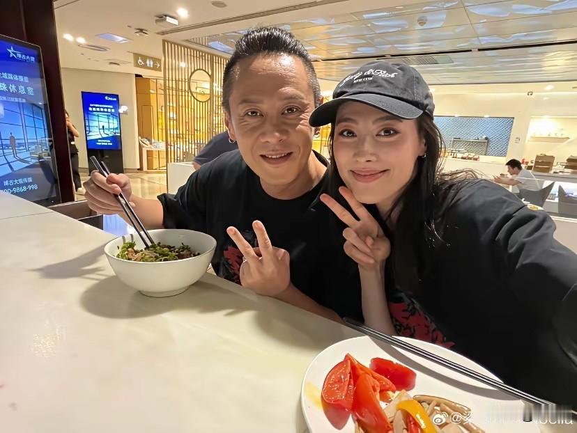 他们两个般配吗