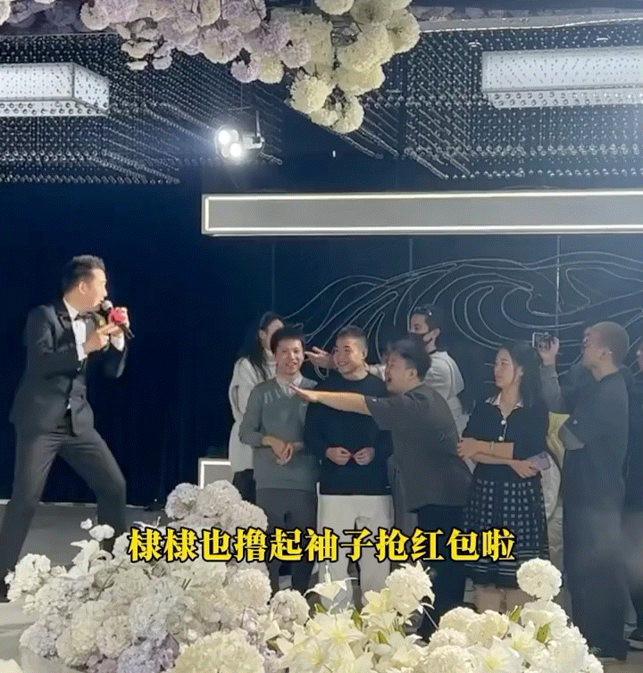 哈哈哈哈哈哈哈给他给他红包给他，双手接红包哈哈王鹤棣 ​​​