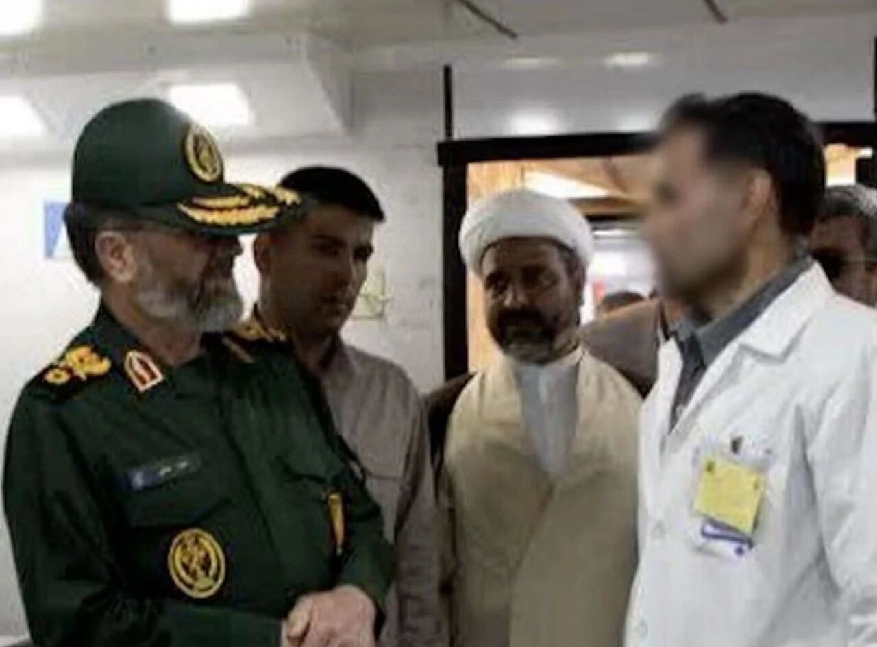 一品观评 有的军队是平民的安全盾牌，有的军队以平民为安全盾牌！—————————