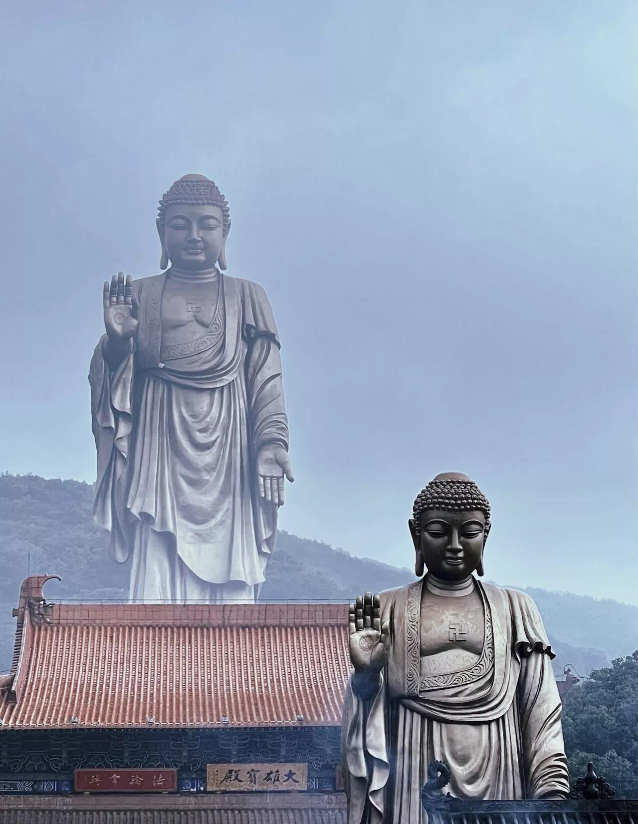 婚外长跑感情，到底能不能收手？两年的时间，是不是就注定要牵绊一生的情缘？或许，我