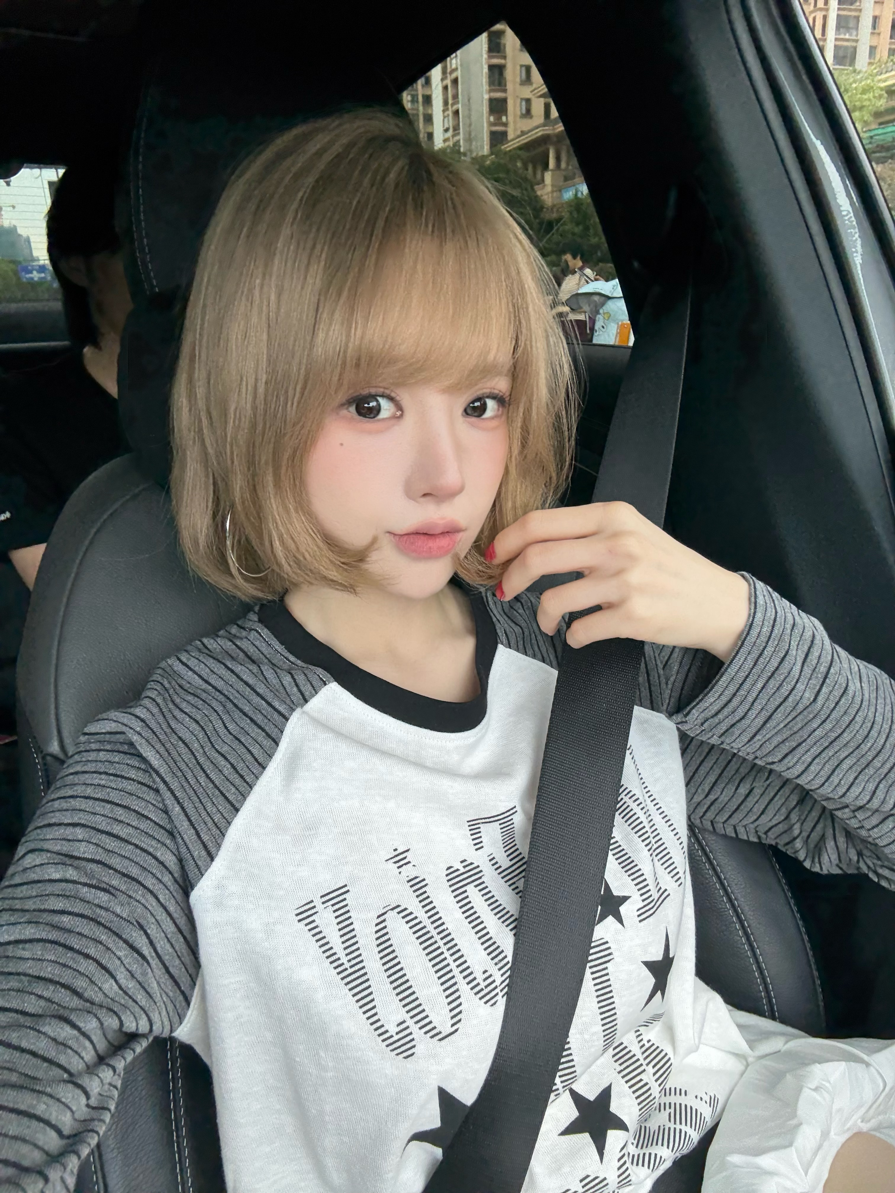 最近发现了一个很像刘浩存那种大美女的原生瞳的美瞳显得眼睛黑亮黑亮的贼自然而且才三