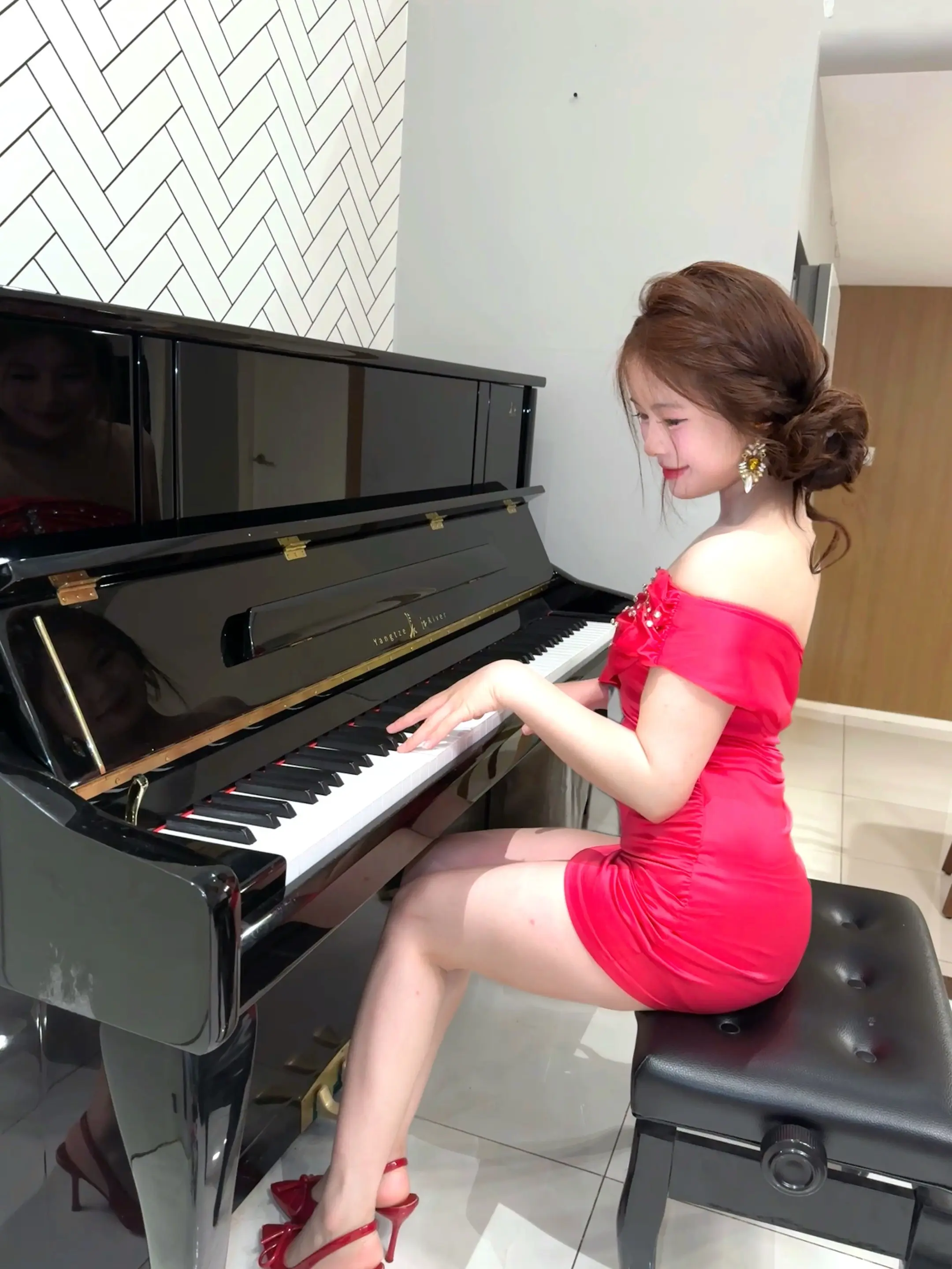 别给她发信息了 我也识字给我也发两