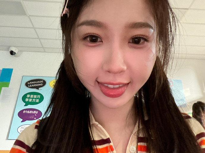 虞书欣开家长会的暮暮六点见虞书欣上学暮车行暮 虞书欣上学暮，车行暮，开家长会的暮