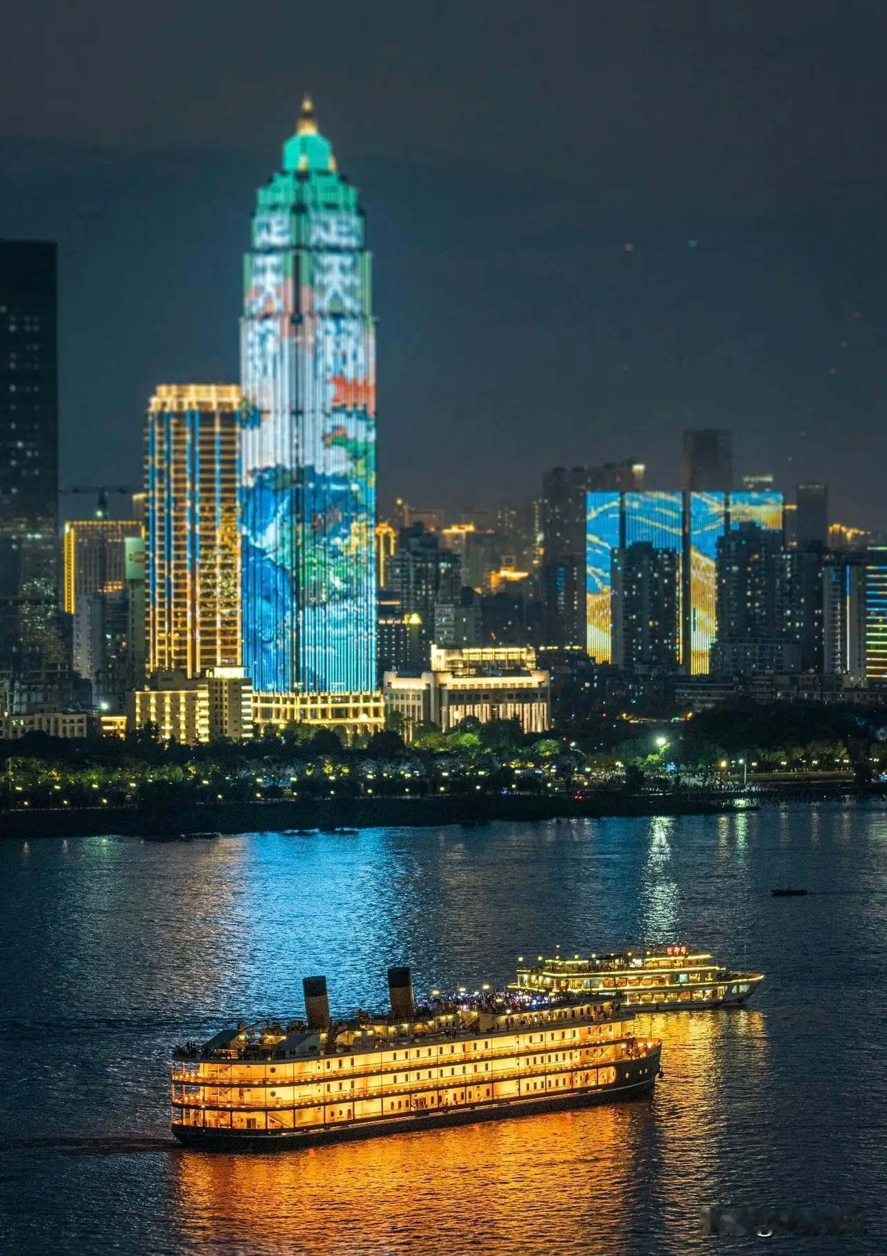 不管你们信不信，明年估计有四件大事要发生！
第一，退休金涨得不会太多，听说涨幅可