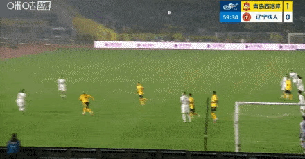 表现实在差强人意。青岛西海岸队实在不应继续启用这位已然35岁的中超老将，他竟以飞
