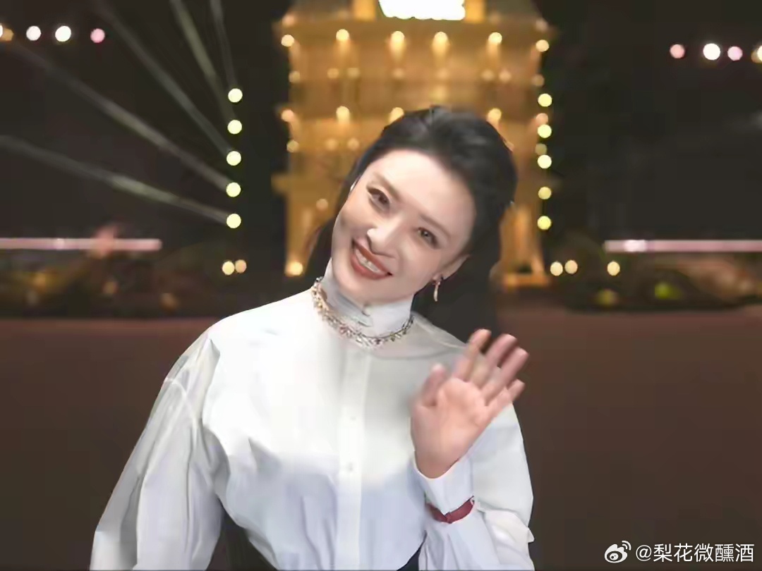 她是"央视一姐"，结婚12年选择离婚，坦然：婚姻给我的尽是痛苦 