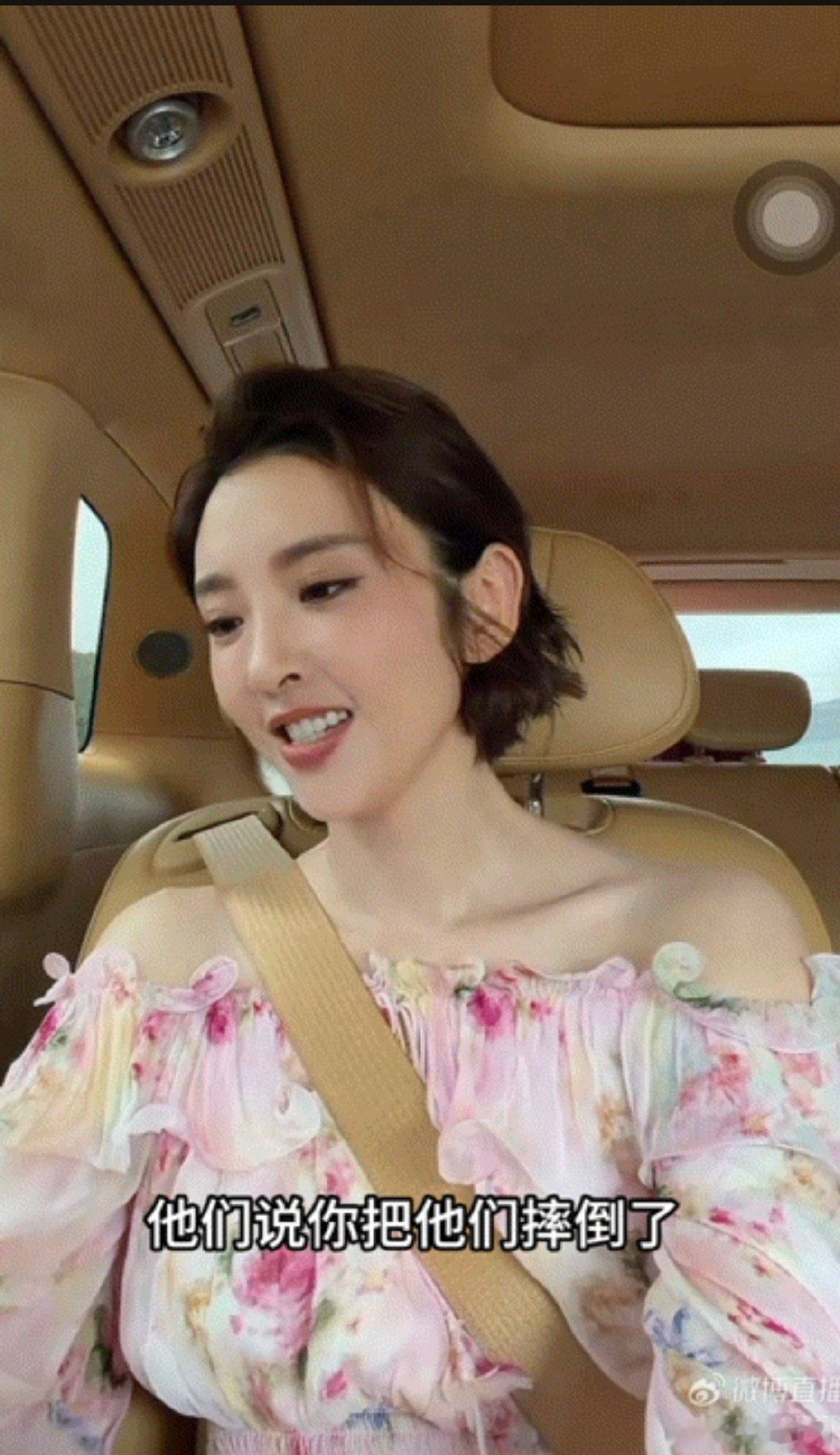 唐艺昕夸完自己就翻车 刚把这段转发给我闺蜜，她秒回说这就是她昨天的复刻：前一秒跟