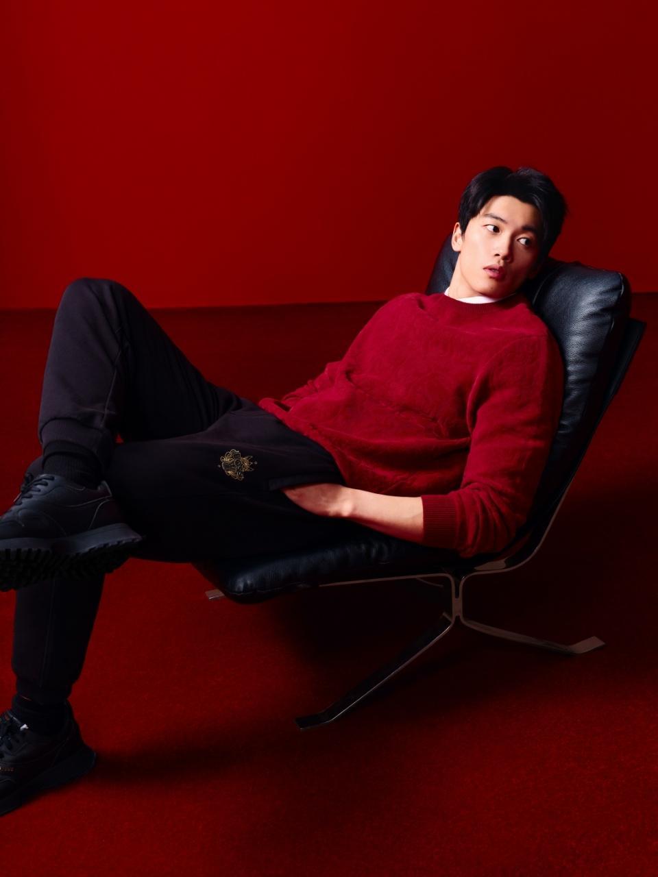 猛一看以为是娱乐圈艺人呢！原来还是熟悉的体育圈的运动员。游泳奥运冠军汪顺，新年新