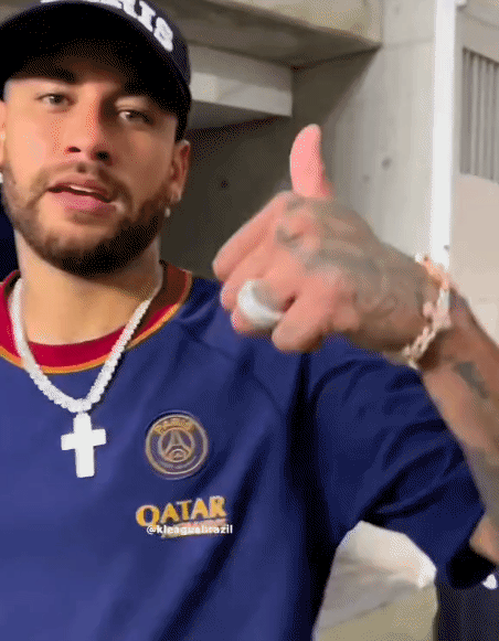 内马尔内马尔 内马尔15年守住底线，做的事情叫足球⚽️复兴！给巴西🇧🇷从十几