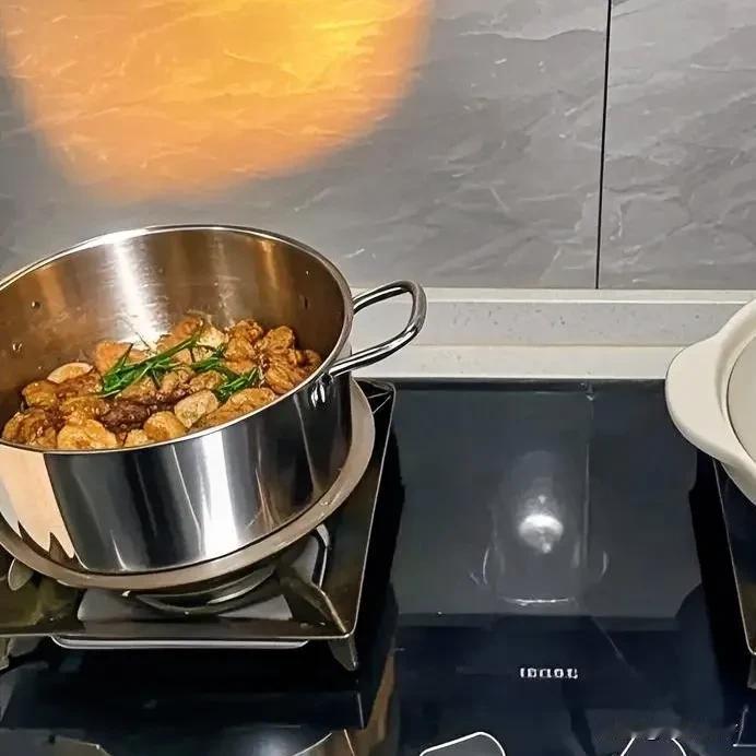 70后的我，做饭有一个不好的习惯，就是灶台上的一切要时刻整洁干净，否则，就会觉得
