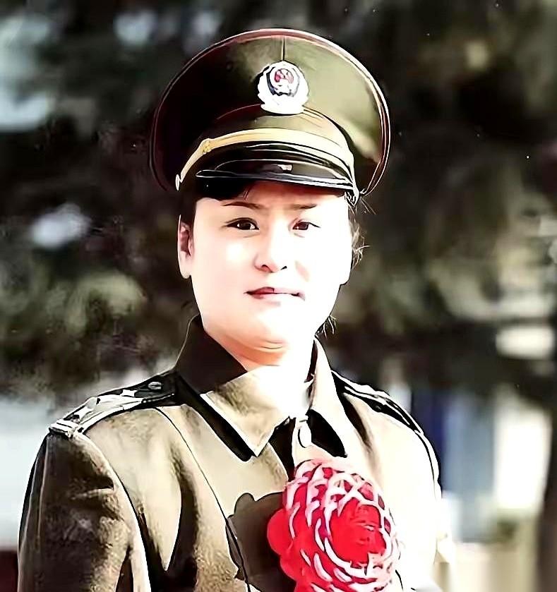 翻开中国新闻网的一段旧档案，我要讲的这个女人叫王玉荣，一个专门接危险卧底任务的女