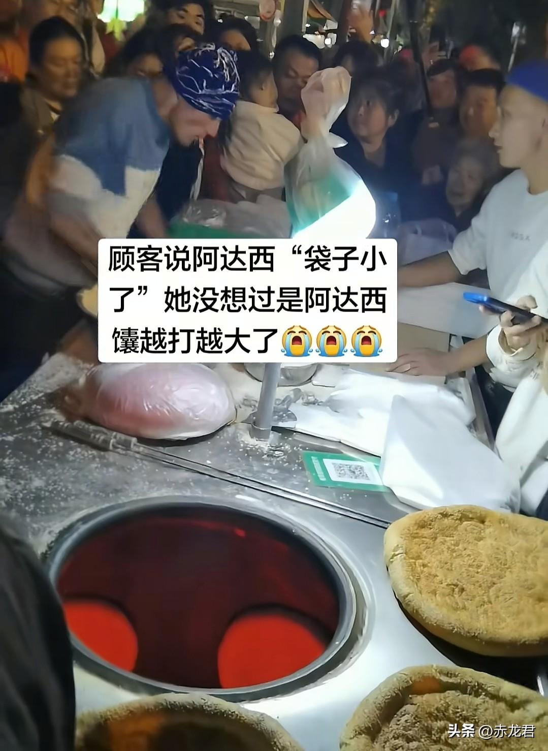 原来囊在新疆相当于咱们的零食，同时也是一种神圣的食物，掉到地上的馕渣不能踩，要捡