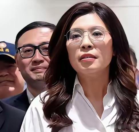 从这次“季麟连事件”国民党内部对郑丽文的态度，就已经可以看出洪秀柱的“安内再攘外