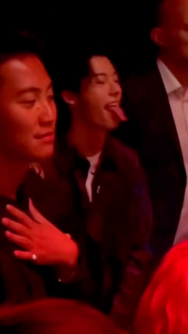 许光汉的舌头好长好粉 他怎么那么爱伸舌头啊！！👅 