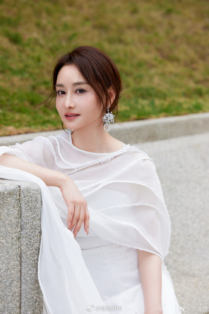 陈德容[超话]陈德容跳superstar总慢半拍乘风2025陈德容姐姐的呆萌真是