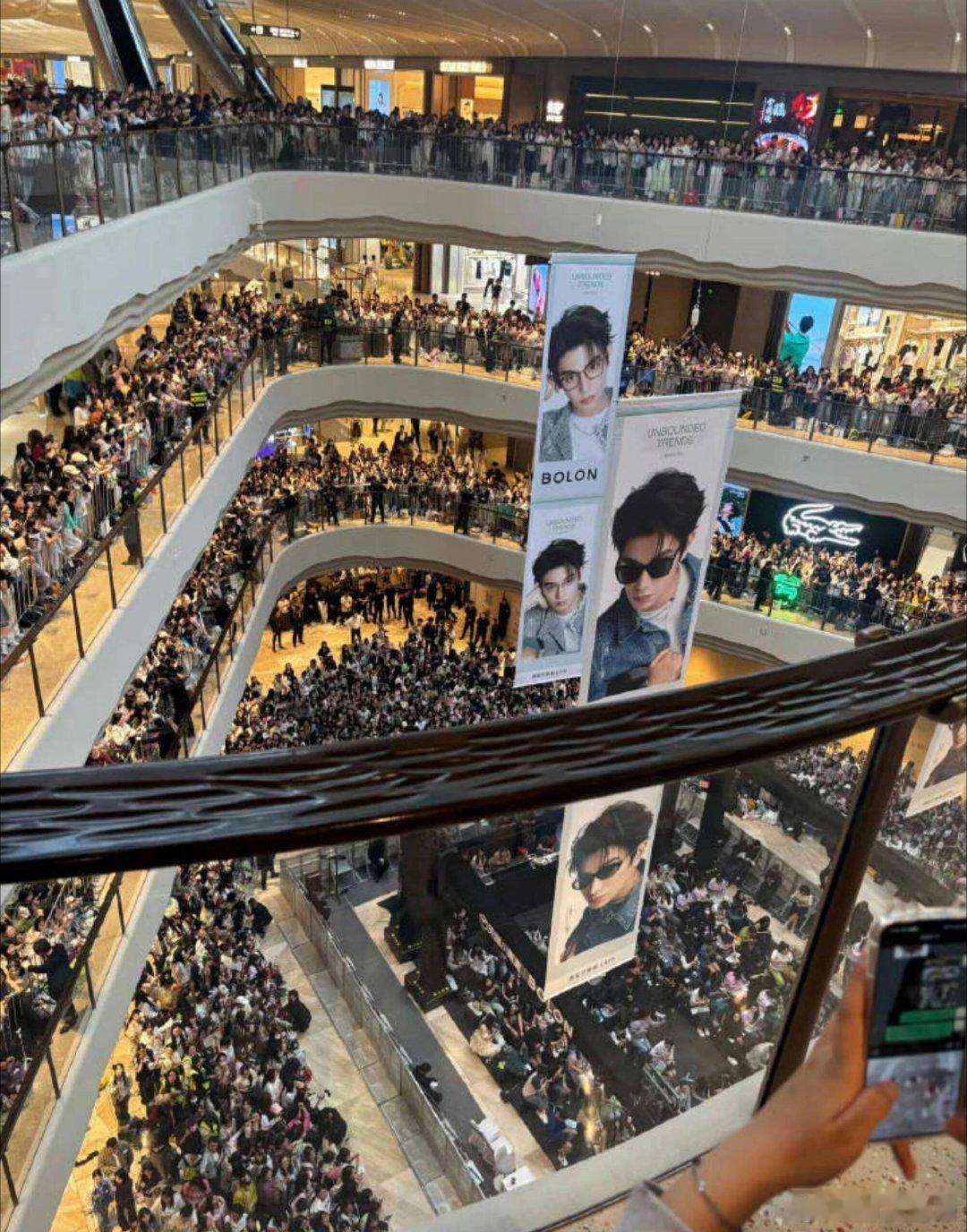 丁禹兮发文回应今年没那么火了他说继续努力 搞得我好想哭… 丁禹兮你一直都很棒很棒