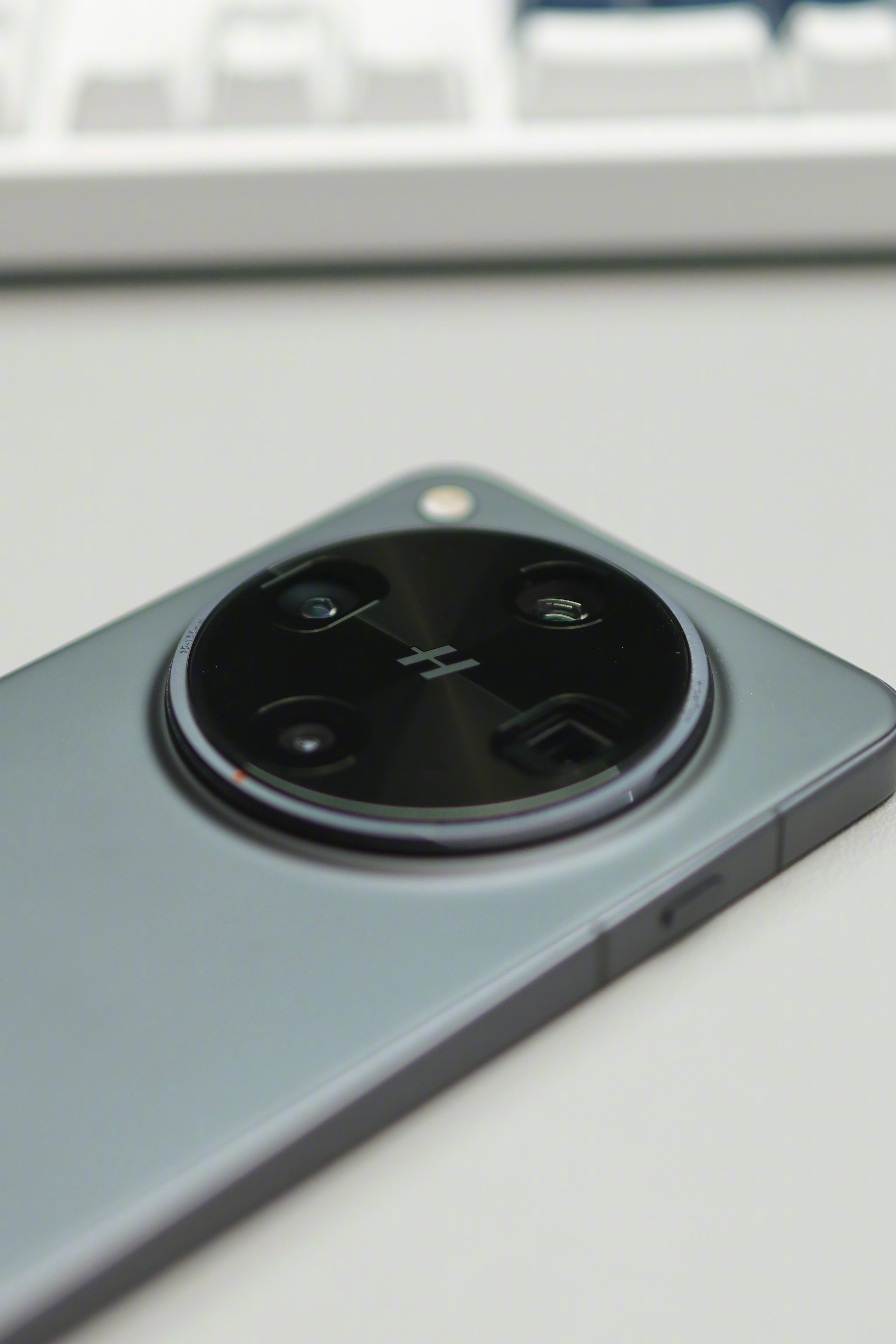 Find X8 Ultra之所以被大家喜欢，除了影像实力超强之外，最重要的就是镜