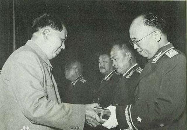 他是被伟大领袖毛主席称作“徐达”的人，他为何要三次辞掉大将军衔呢？

1955年