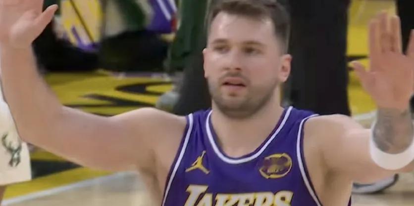 虽然目前东契奇仍然是得分王
但是看湖人比赛的都知道
东契奇真的是只适合打开局
首