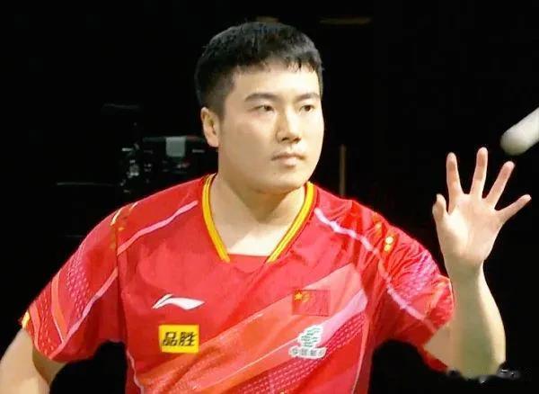【中国名将梁靖崑抗日成功，日本华裔小将张本智和喜遭淘汰】北京时间5月26日晚，2