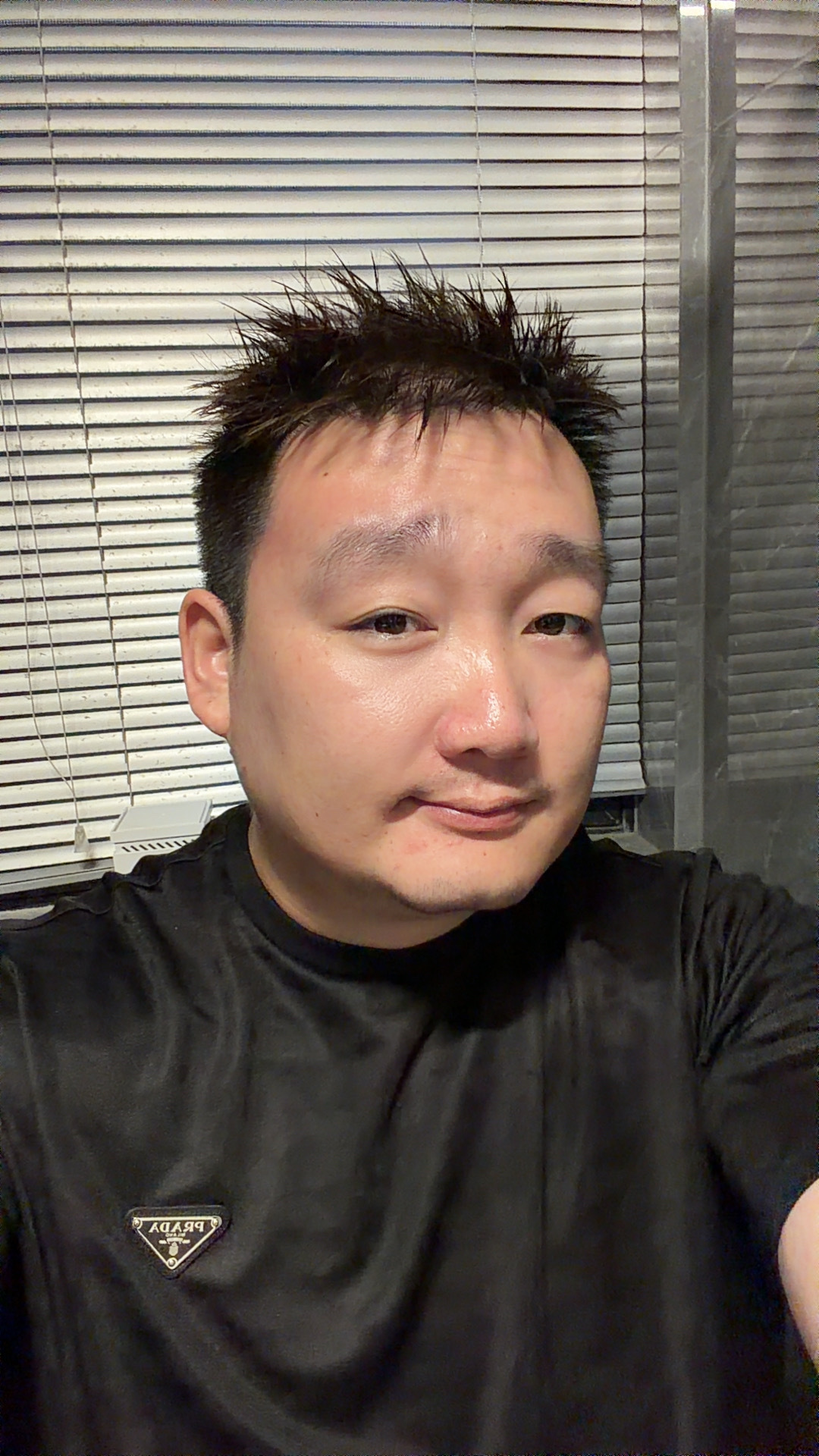 今天中午有一个外地的10年粉丝来邳州，我去做一下招待，可能要陪着吃一口，希望理解