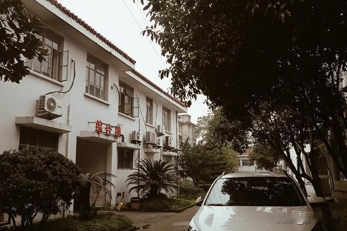 我会考虑养老院的。人到晚年，一生操劳奔波，为家庭、为子女付出大半辈子，到老只想过