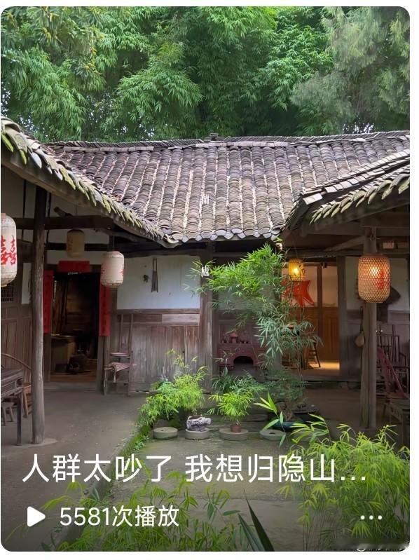 本人出身农村，90年代农村基本上是泥巴路还有臭不可闻的旱厕。生活上没有自来水和天
