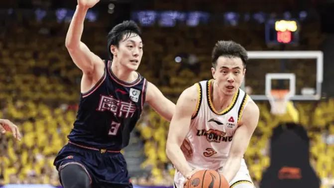 太过瘾了！辽宁107-90大胜广东，这4个人绝对是赢球最大功臣：
1.赵继伟，1