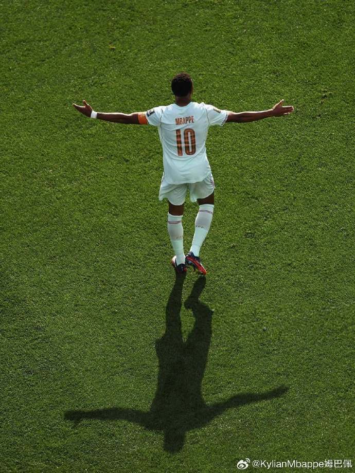#姆巴佩发文说离目标更近一步#世界杯8强赛，姆巴佩传射，法国2-0战胜摩洛哥。发